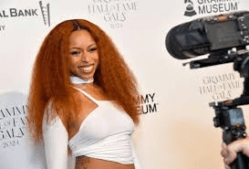 Ravyn Lenae Turns In A Minimal-But-Striking Cover Of Sabrina Carpenter’s ‘Please Please Please’